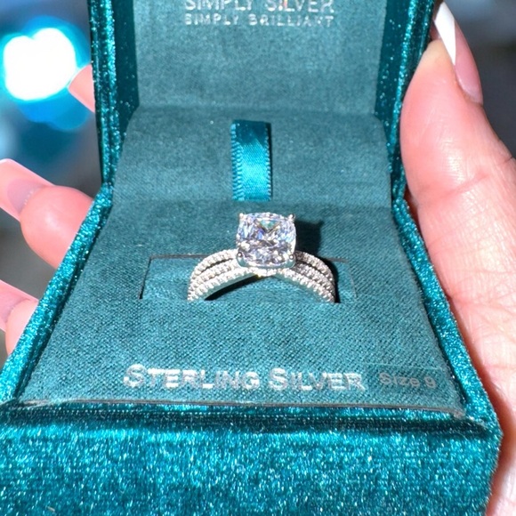 Simply Silver 8mm hidden halo Brilliant Cubic Zirconia Solitaire Ring Size 9 - Picture 4 of 12